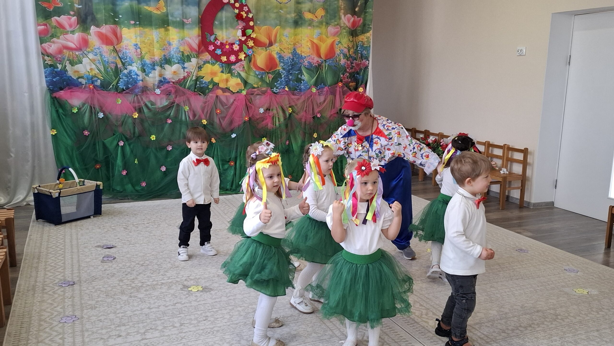 Activitate extracurriculară ,,În prag de Primăvară,, Prin cântec și voie bună, copiii au adus în inimele celor apropiați vesela și gingașa Primăvară